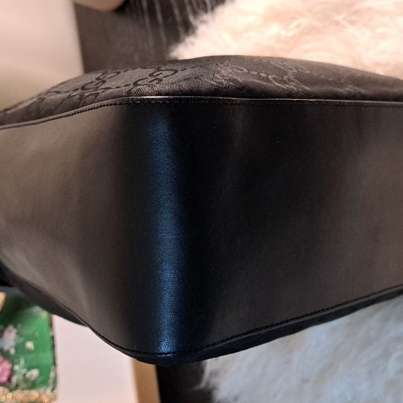 Gucci GG Canvas Shoulder Bag with COA EUC - Picture 11 of 17